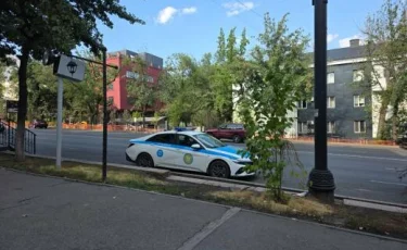 В Алматы 21-летний парень погиб после падения с общего балкона