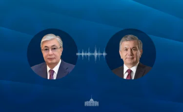 Глава государства провел телефонный разговор с Президентом Узбекистана