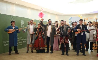 Шымкент: 100-ге жуық өнерпаз Абай әндерін шырқады