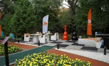«Информбюро» өзінің 30 жылдығына орай Алматыға шахмат алаңын сыйлады