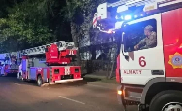 Пожар на девятом этаже: в Алматы спасли 127 жильцов многоэтажки