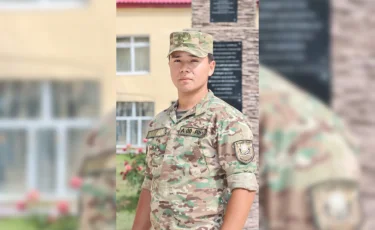Счет шел на минуты: военнослужащий спас двух детей из горящего дома в Уральске