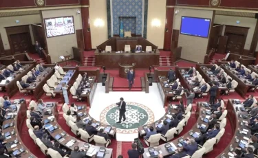 Новые депутаты Курултая приносят присягу