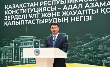 Алматы әкімі оқушыларды Білім күнімен құттықтады