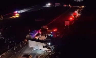 Ақтауда жол жиегінде көлік жөндеп жатқан екі адам көз жұмды (ВИДЕО)