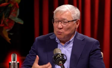 «Біз ешкімнен кем емеспіз»: Берік Әбдіғалиұлы қазақ халқы туралы ойын айтты