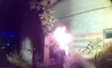 Ақтөбеде 28 адам өрт шыққан үйден аман шықты: арасында 8 бала бар (ВИДЕО)